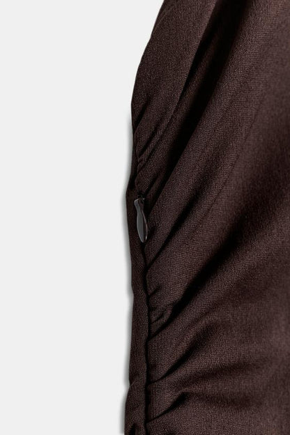 Robe courte drapée en dentelle