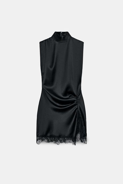Robe satinée en dentelle