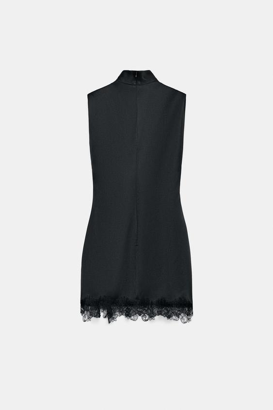 Robe satinée en dentelle