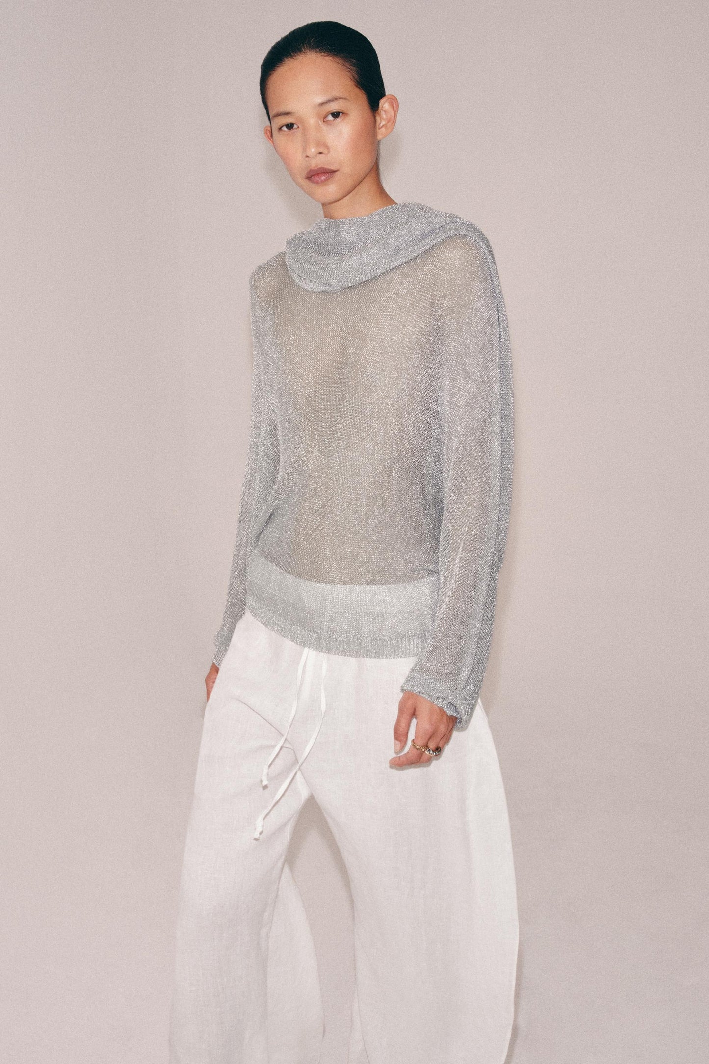 Pull en maille à fil métallisé