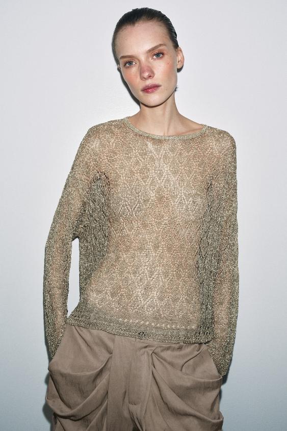 Pull en maille pointelle à fil métallisé