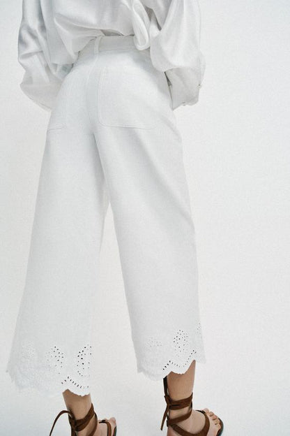 Pantalon-culotte à broderies ajourées
