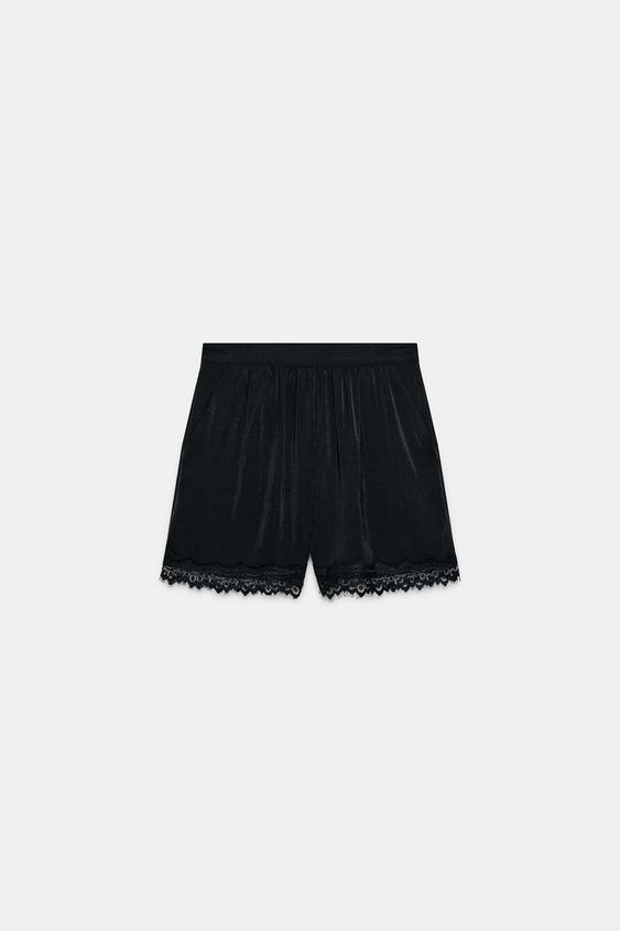 Short satiné à dentelle