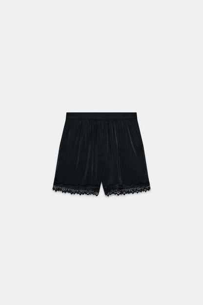 Short satiné à dentelle