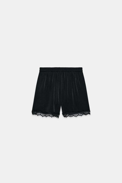 Short satiné à dentelle