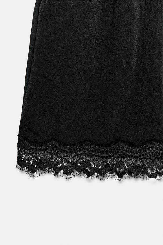 Short satiné à dentelle
