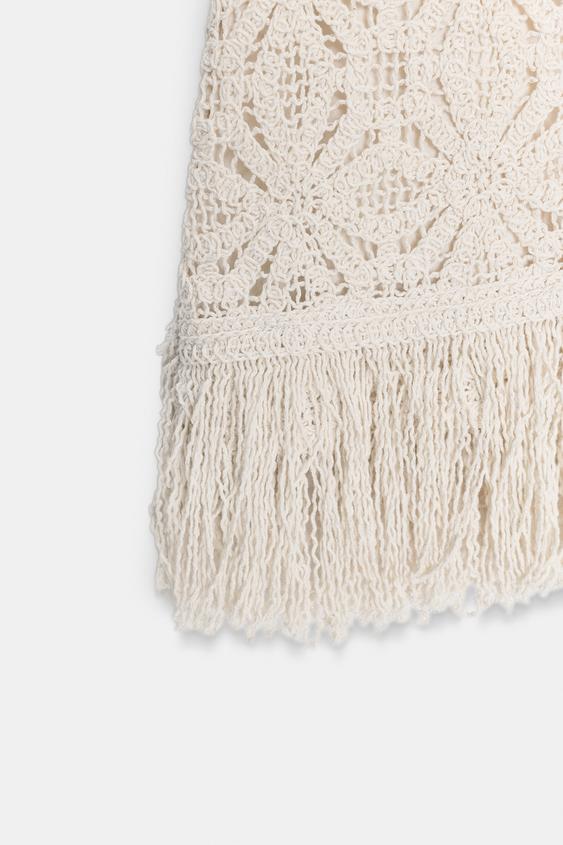 Robe courte au crochet à franges