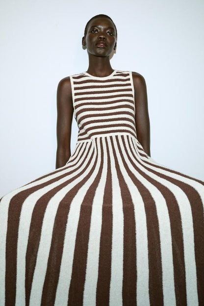 Robe longue à rayures plissée texturée