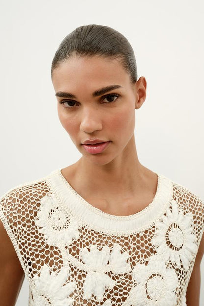 Top au crochet à fleurs