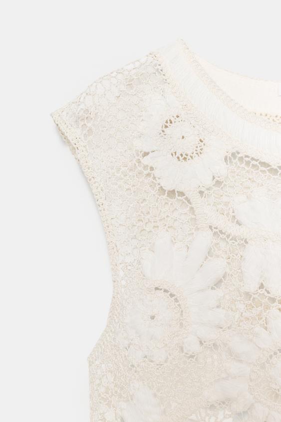 Top au crochet à fleurs