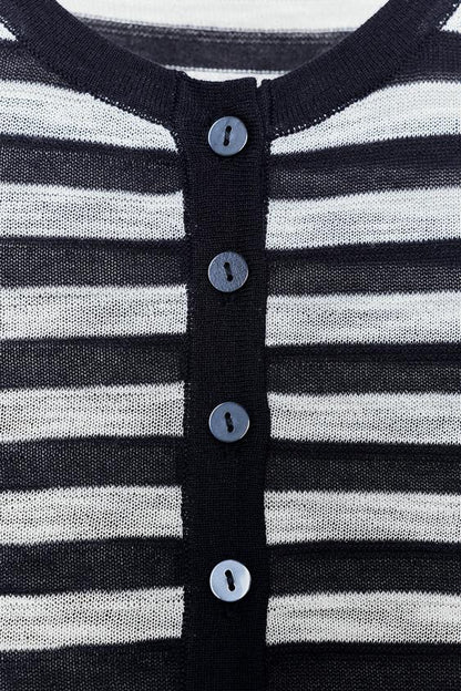 Pull à rayures à boutons