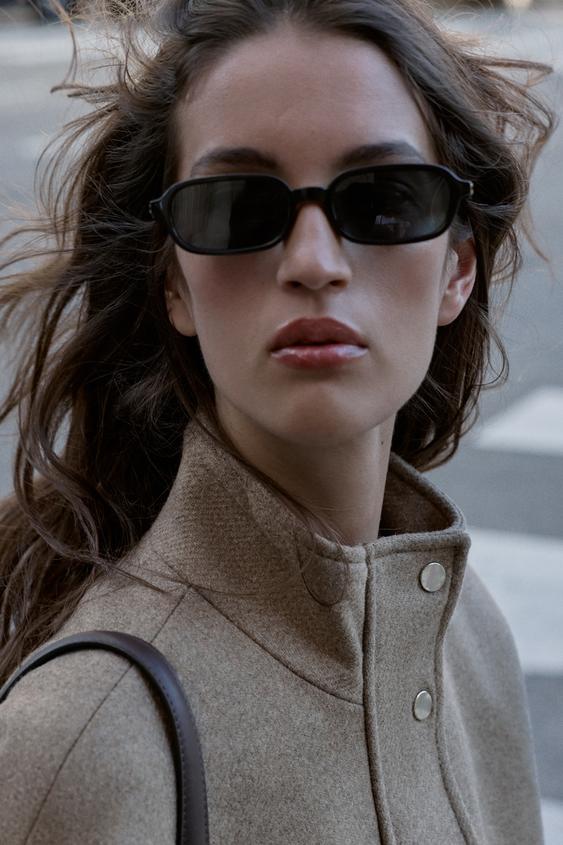 Manteau court en laine avec ceinture