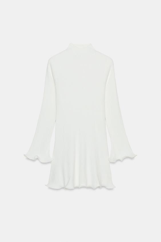 Robe en maille côtelée à finition ondulée