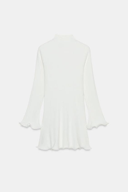 Robe en maille côtelée à finition ondulée