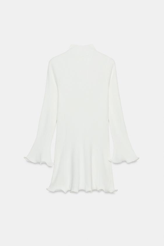 Robe en maille côtelée à finition ondulée