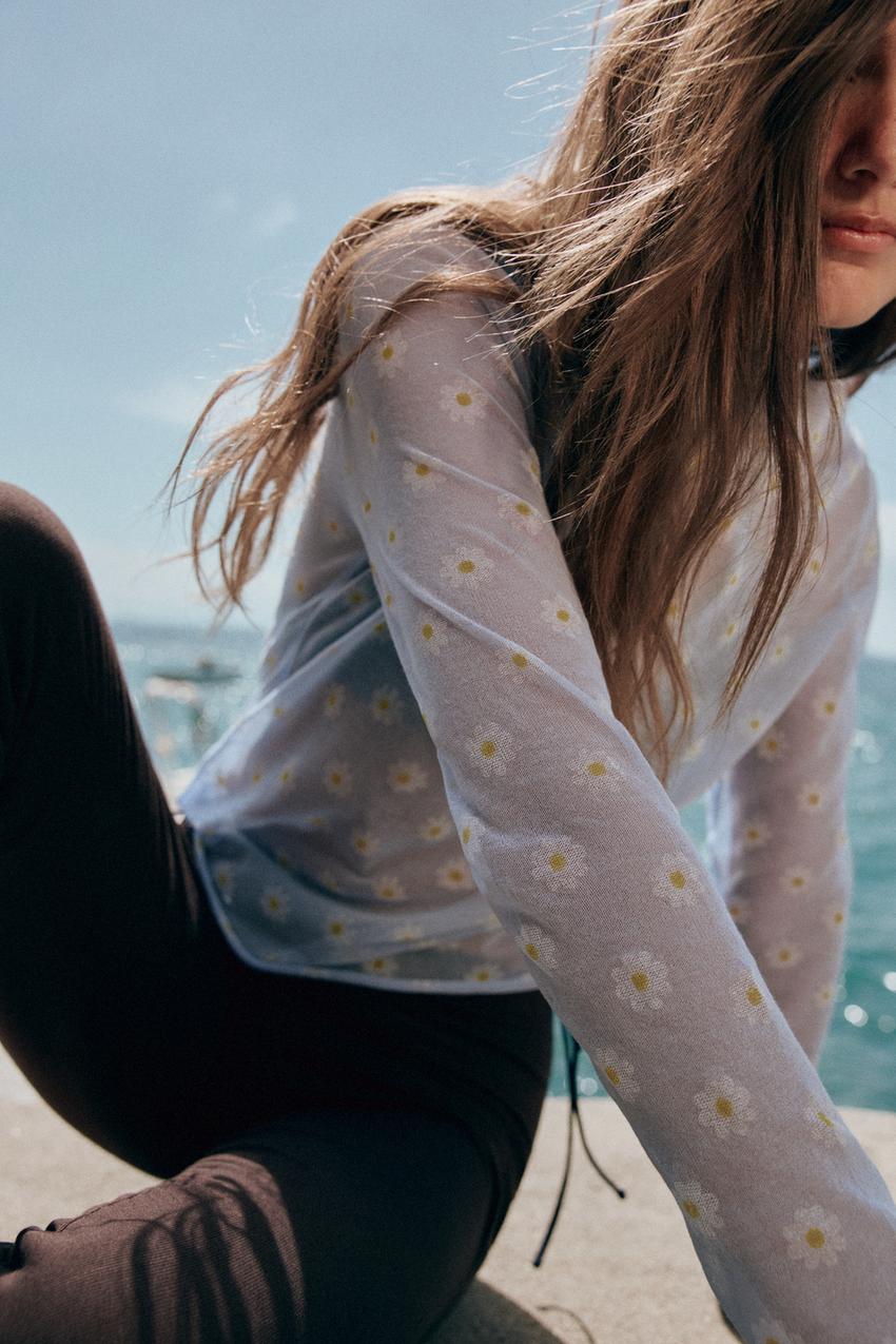 Top en maille semi-transparente à fleurs