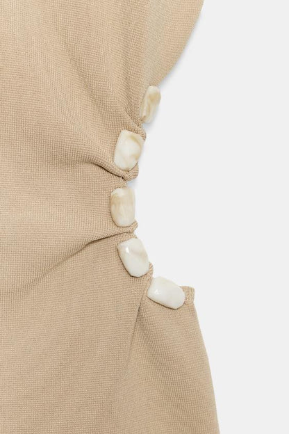 Top en maille à découpes et détails boule