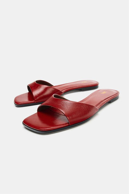 Sandale plate en cuir