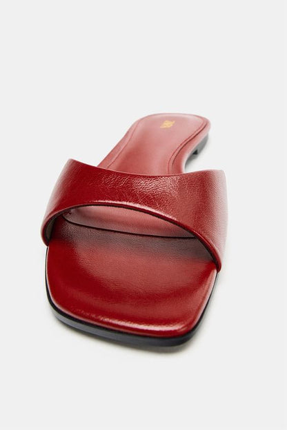 Sandale plate en cuir