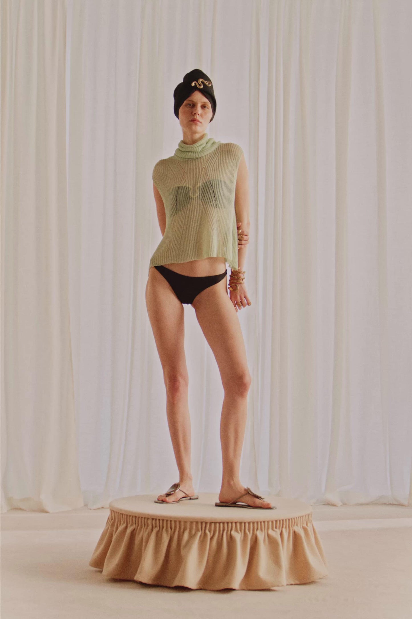Top en maille à fil métallisé Marisa Berenson x Zara