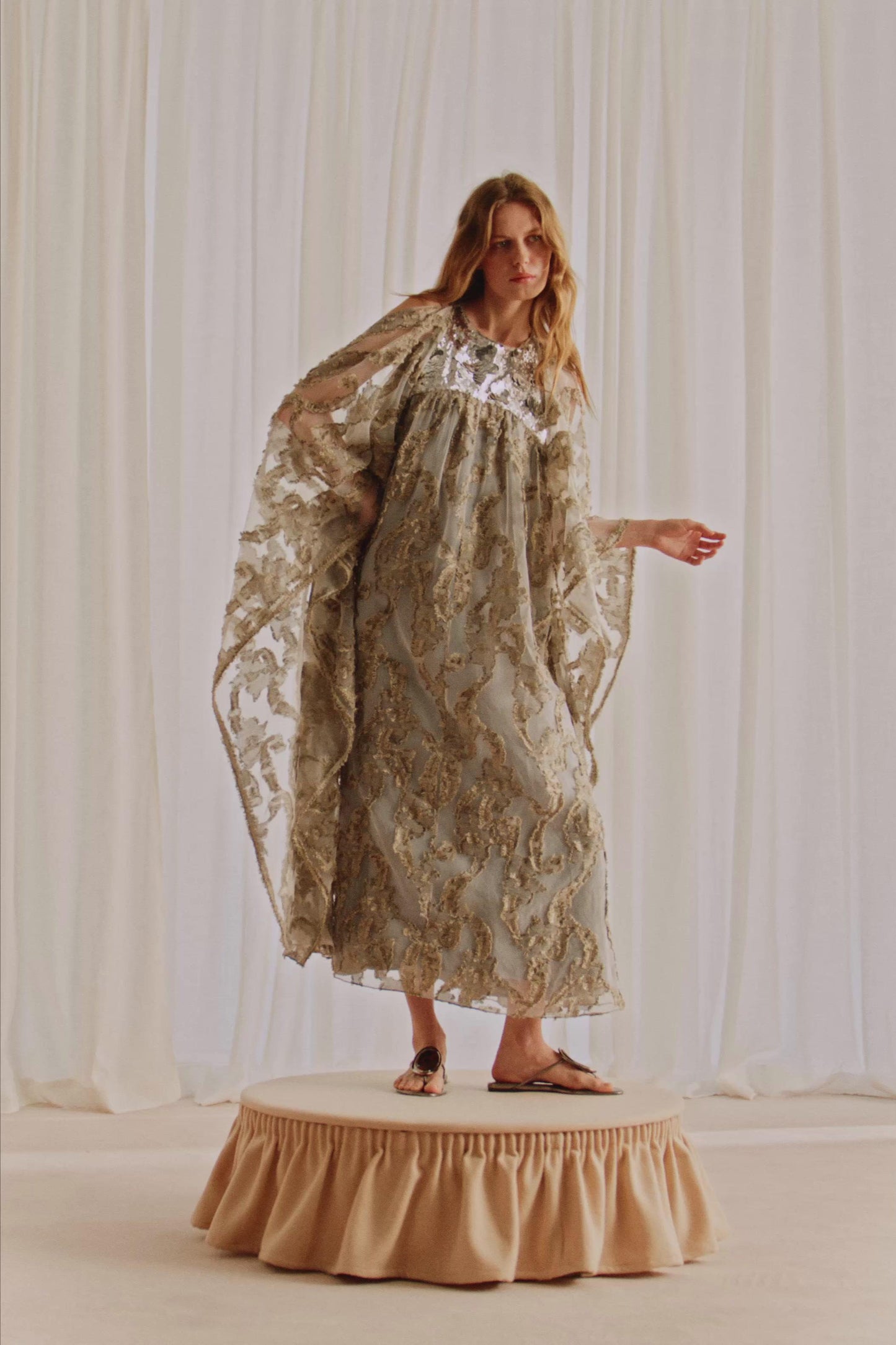 Robe tunique en jacquard à sequins Marisa Berenson x Zara